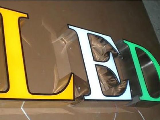 厦门介绍LED招牌的基础知识。